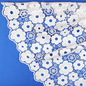White Scalloped Floral Water-Soluble Guipure Lace Fabric SW1009