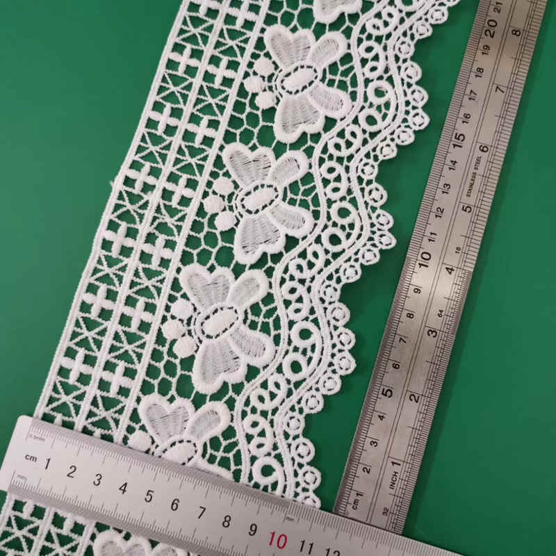 White Water-Soluble Classic Border Border Trim TRLM1123